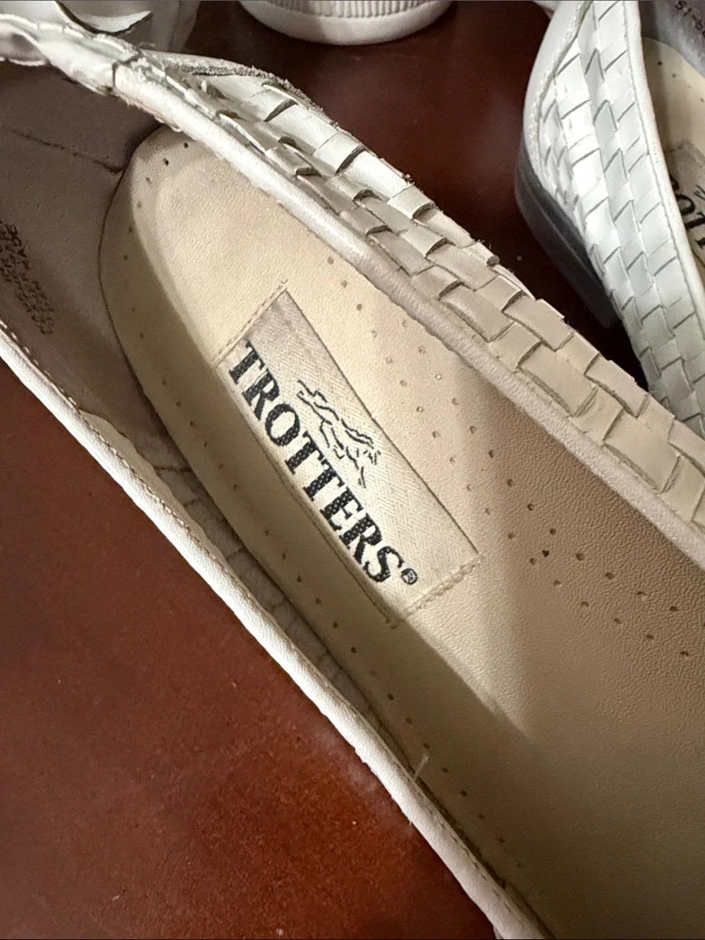 Trotters Size 7.5S (SLIM) Woven Leather Flats — Ivory White